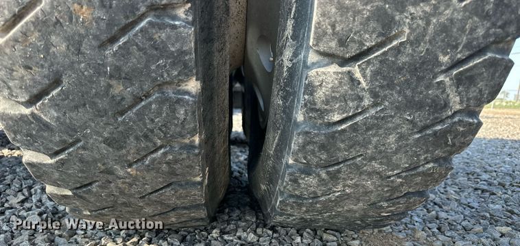 image for item NP9770 2008 Mack GU713  truck cab and chassis