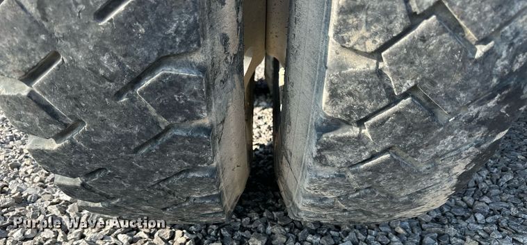 image for item NP9770 2008 Mack GU713  truck cab and chassis