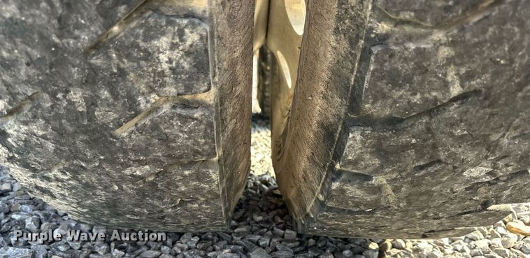 image for item NP9770 2008 Mack GU713  truck cab and chassis