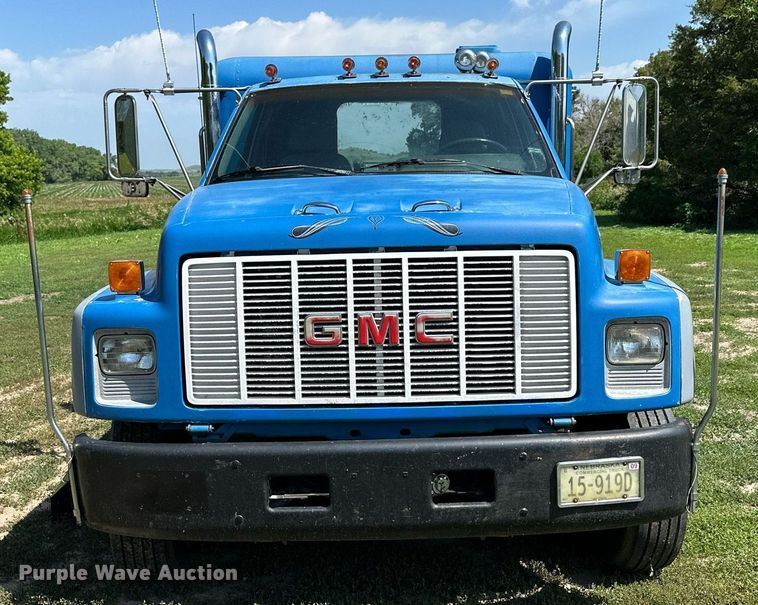 image for item NP9778 1994 GMC TopKick C6500  flatbed truck