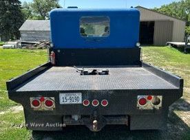 image for item NP9778 1994 GMC TopKick C6500  flatbed truck