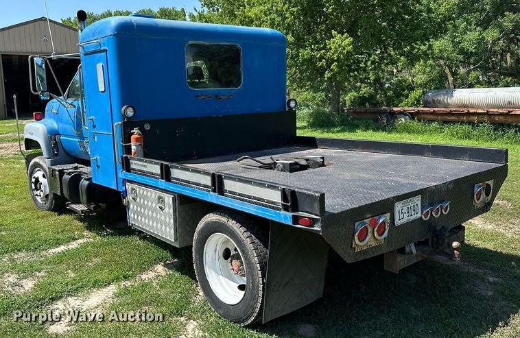 image for item NP9778 1994 GMC TopKick C6500  flatbed truck