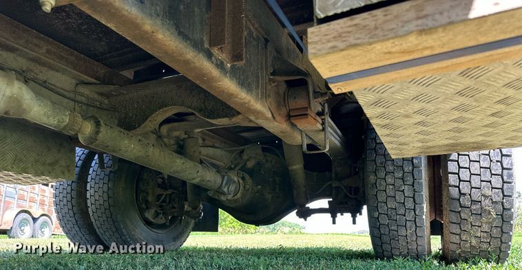 image for item NP9778 1994 GMC TopKick C6500  flatbed truck