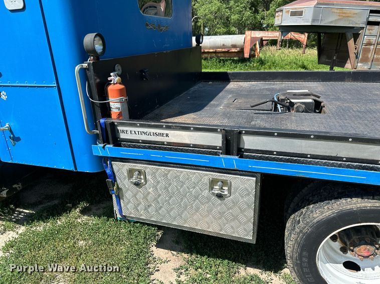 image for item NP9778 1994 GMC TopKick C6500  flatbed truck