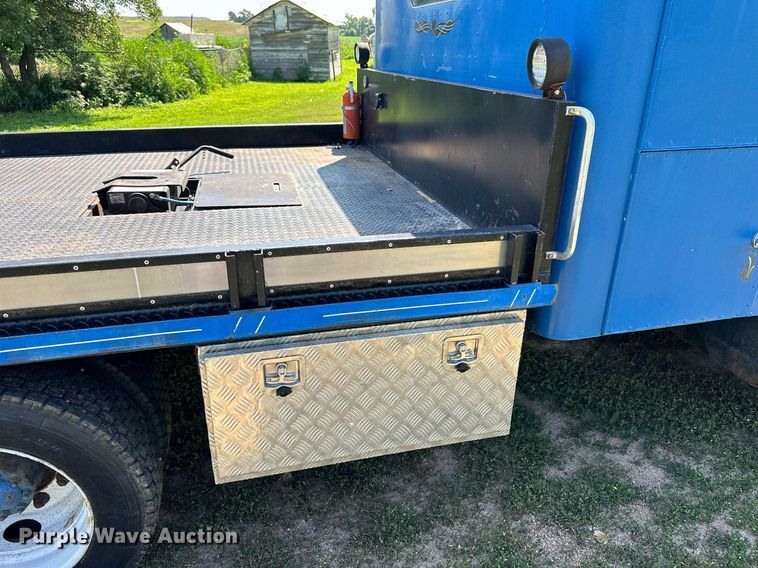 image for item NP9778 1994 GMC TopKick C6500  flatbed truck