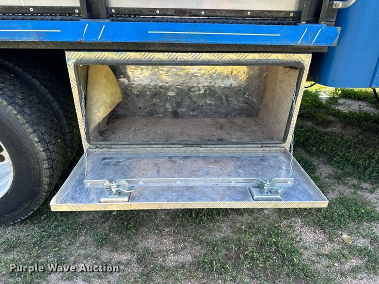 image for item NP9778 1994 GMC TopKick C6500  flatbed truck