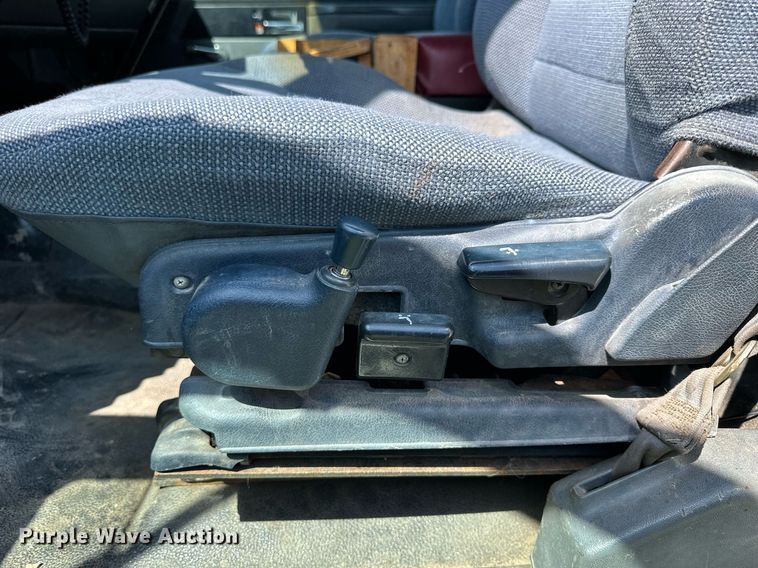 image for item NP9778 1994 GMC TopKick C6500  flatbed truck