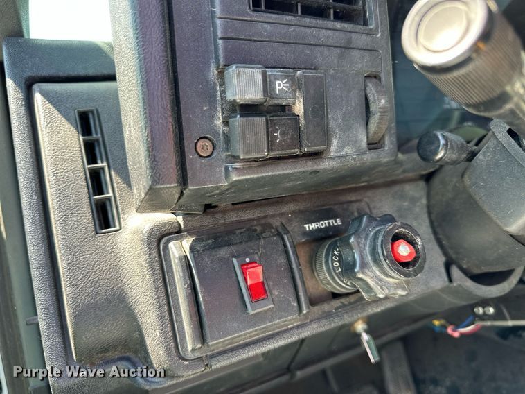 image for item NP9778 1994 GMC TopKick C6500  flatbed truck