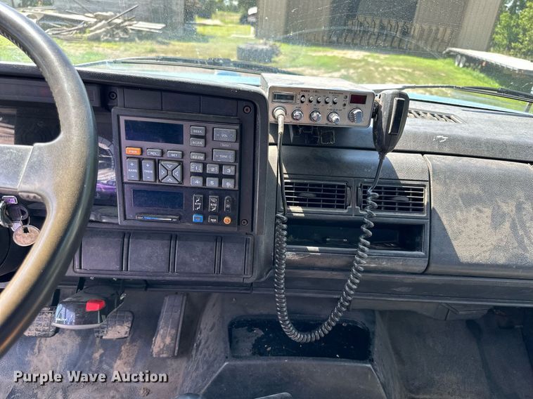 image for item NP9778 1994 GMC TopKick C6500  flatbed truck