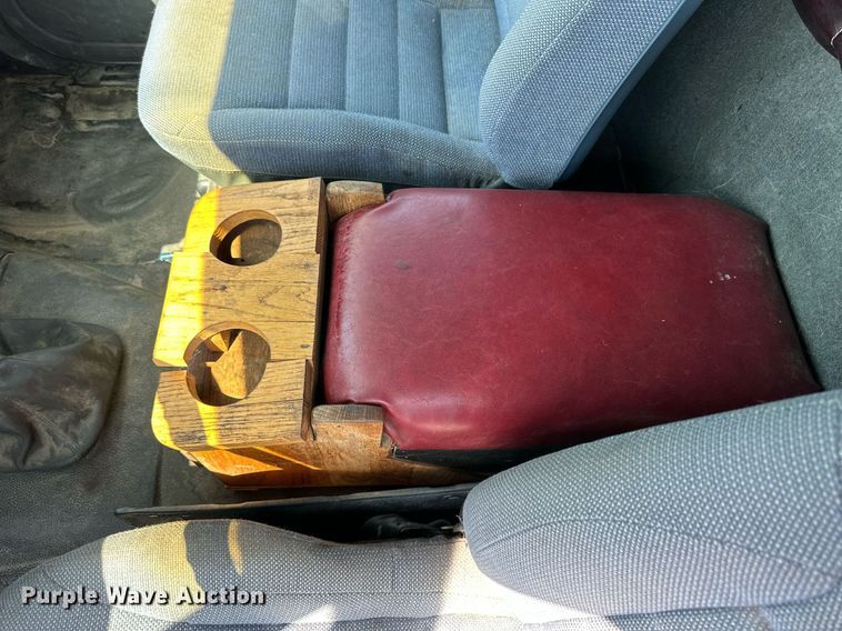 image for item NP9778 1994 GMC TopKick C6500  flatbed truck