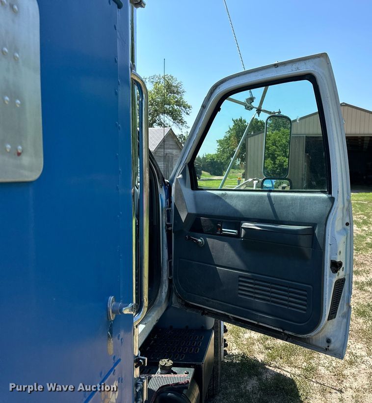 image for item NP9778 1994 GMC TopKick C6500  flatbed truck