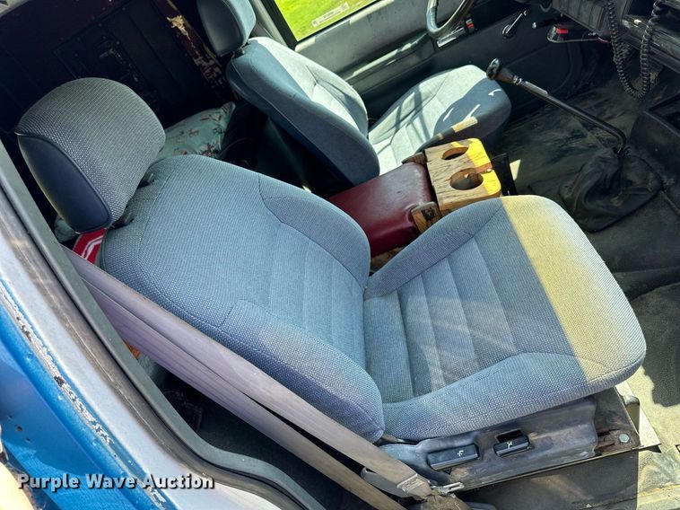 image for item NP9778 1994 GMC TopKick C6500  flatbed truck