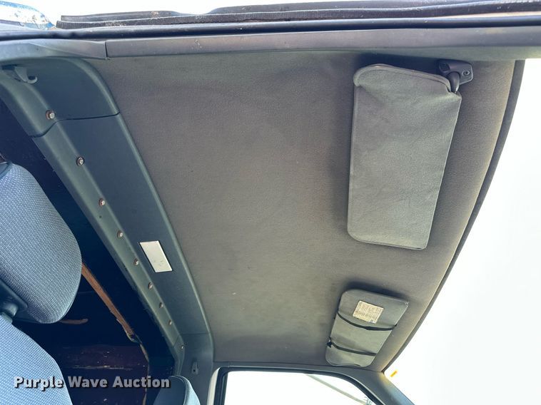 image for item NP9778 1994 GMC TopKick C6500  flatbed truck