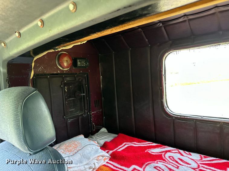 image for item NP9778 1994 GMC TopKick C6500  flatbed truck