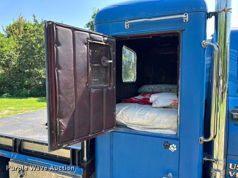 image for item NP9778 1994 GMC TopKick C6500  flatbed truck