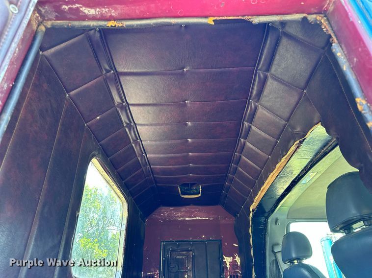 image for item NP9778 1994 GMC TopKick C6500  flatbed truck