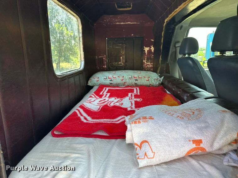 image for item NP9778 1994 GMC TopKick C6500  flatbed truck