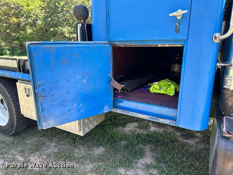 image for item NP9778 1994 GMC TopKick C6500  flatbed truck