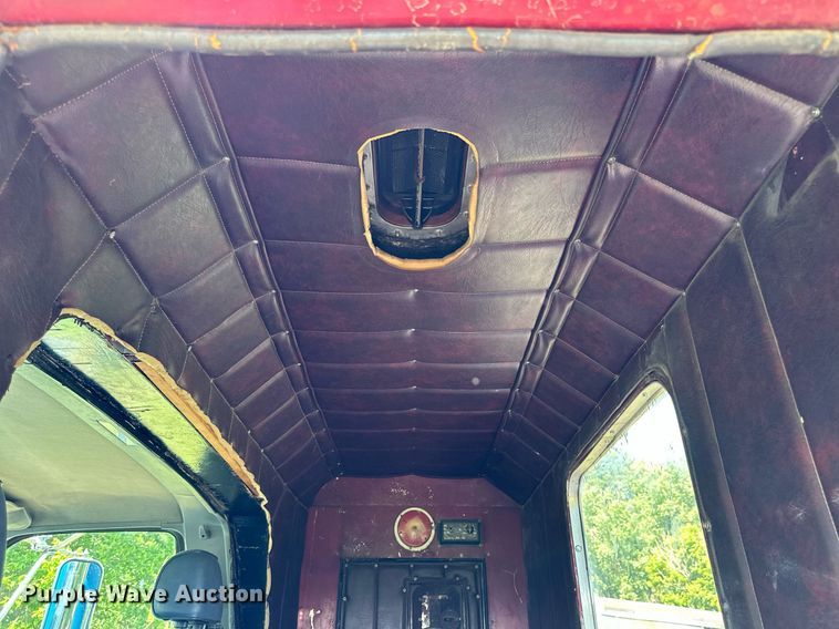 image for item NP9778 1994 GMC TopKick C6500  flatbed truck