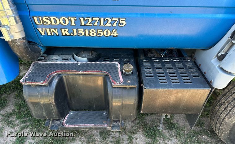 image for item NP9778 1994 GMC TopKick C6500  flatbed truck