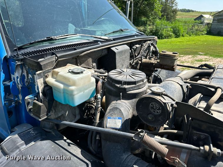 image for item NP9778 1994 GMC TopKick C6500  flatbed truck