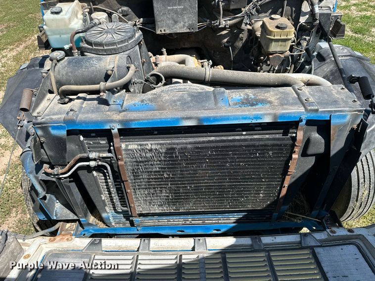 image for item NP9778 1994 GMC TopKick C6500  flatbed truck