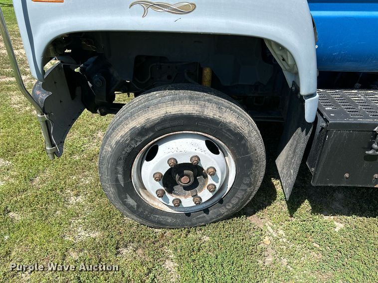 image for item NP9778 1994 GMC TopKick C6500  flatbed truck