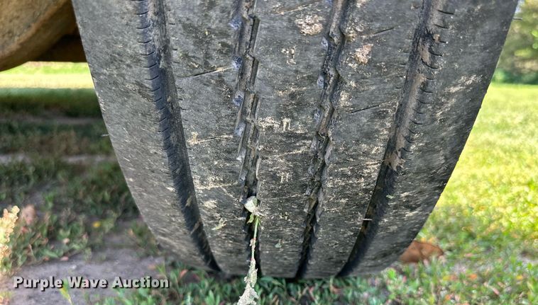 image for item NP9778 1994 GMC TopKick C6500  flatbed truck