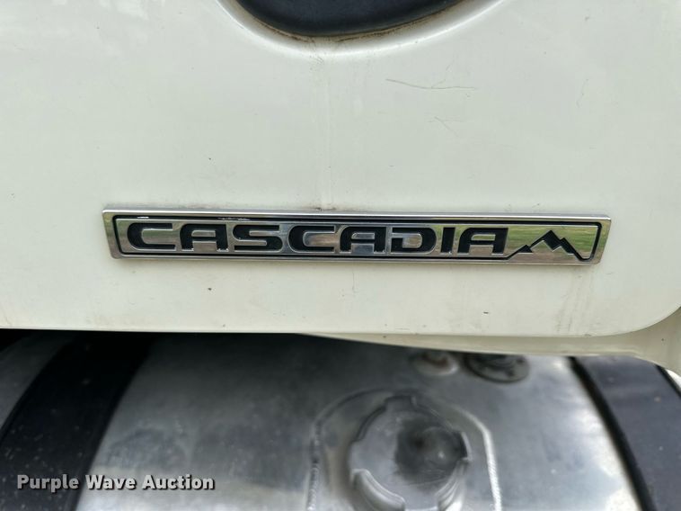 image for item NP9780 2012 Freightliner Cascadia  semi truck