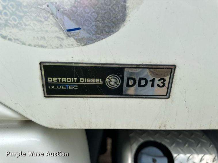 image for item NP9780 2012 Freightliner Cascadia  semi truck