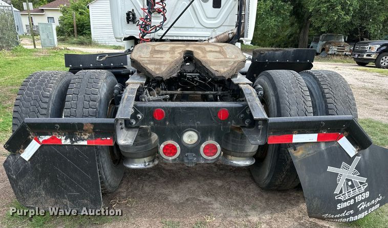 image for item NP9780 2012 Freightliner Cascadia  semi truck