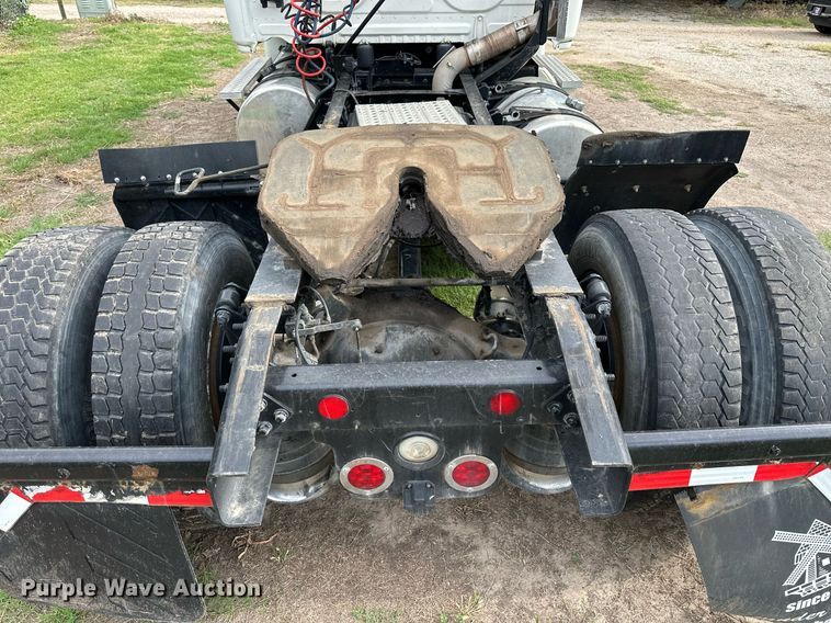 image for item NP9780 2012 Freightliner Cascadia  semi truck