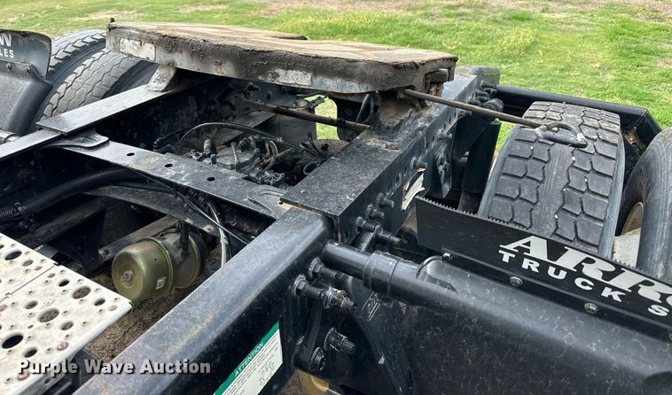 image for item NP9780 2012 Freightliner Cascadia  semi truck