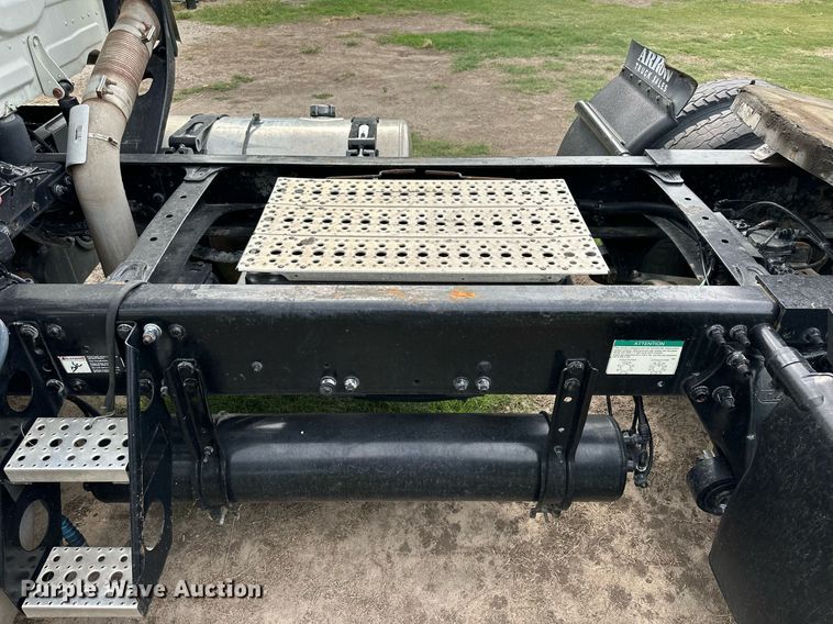 image for item NP9780 2012 Freightliner Cascadia  semi truck