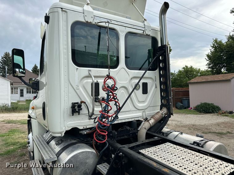 image for item NP9780 2012 Freightliner Cascadia  semi truck