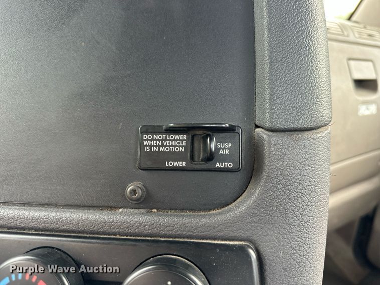 image for item NP9780 2012 Freightliner Cascadia  semi truck