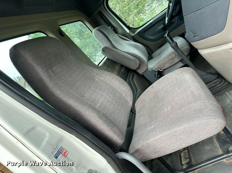 image for item NP9780 2012 Freightliner Cascadia  semi truck