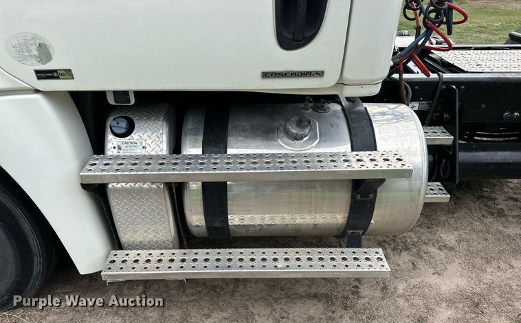 image for item NP9780 2012 Freightliner Cascadia  semi truck