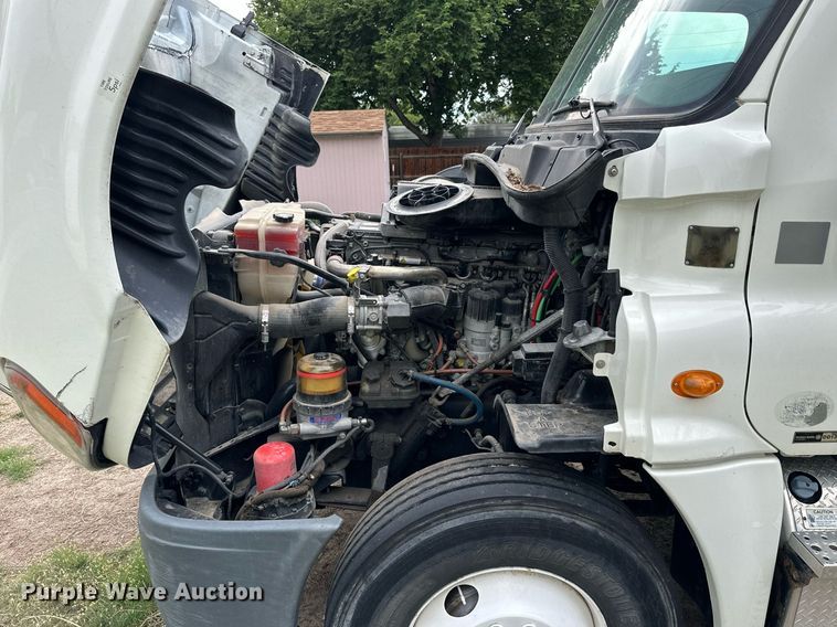 image for item NP9780 2012 Freightliner Cascadia  semi truck