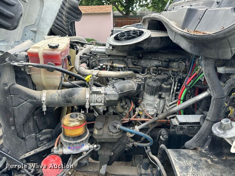 image for item NP9780 2012 Freightliner Cascadia  semi truck