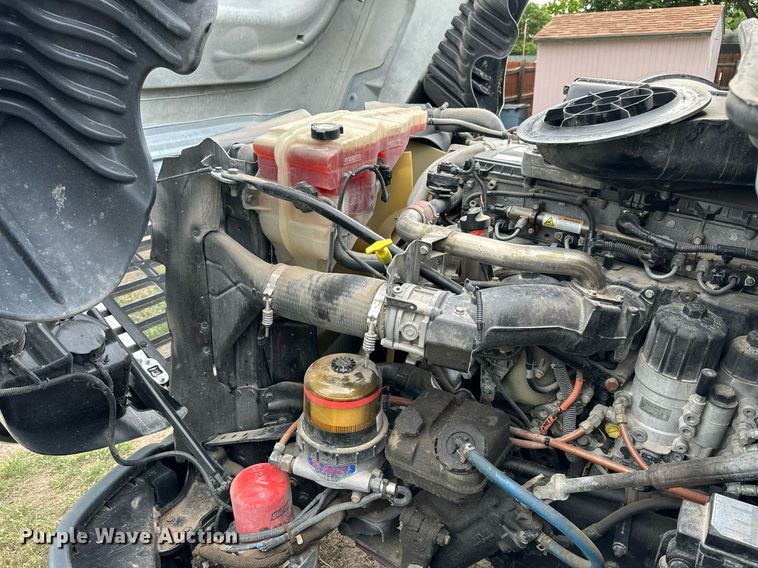 image for item NP9780 2012 Freightliner Cascadia  semi truck