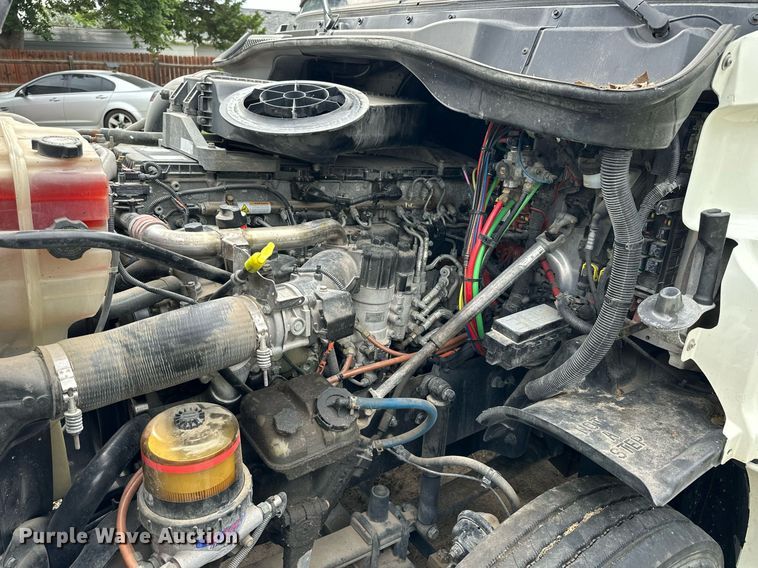 image for item NP9780 2012 Freightliner Cascadia  semi truck