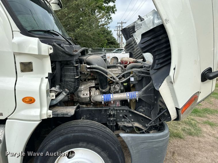 image for item NP9780 2012 Freightliner Cascadia  semi truck