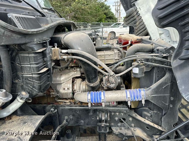 image for item NP9780 2012 Freightliner Cascadia  semi truck