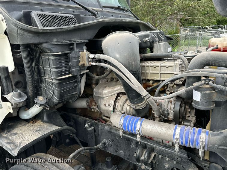 image for item NP9780 2012 Freightliner Cascadia  semi truck