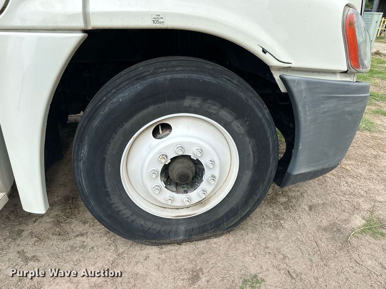 image for item NP9780 2012 Freightliner Cascadia  semi truck