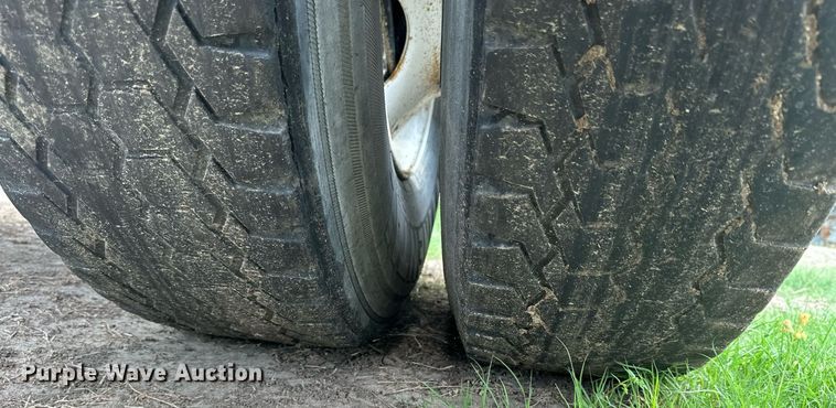 image for item NP9780 2012 Freightliner Cascadia  semi truck