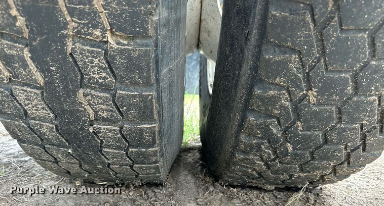 image for item NP9780 2012 Freightliner Cascadia  semi truck