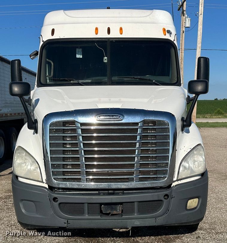 image for item NP9782 2013 Freightliner Cascadia  semi truck