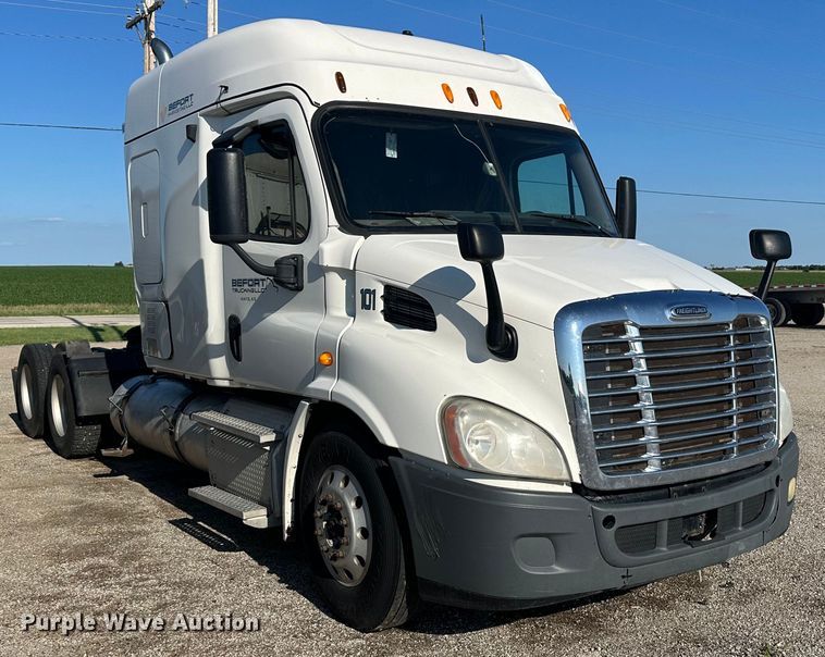image for item NP9782 2013 Freightliner Cascadia  semi truck